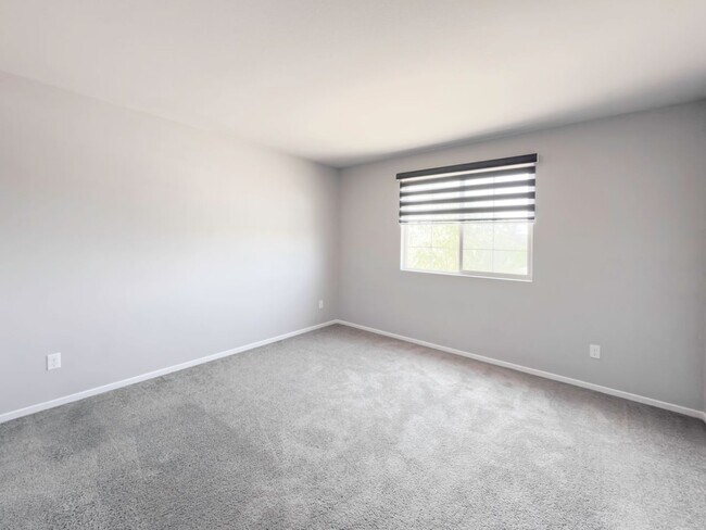 Building Photo - Beautiful 2 Story 5 Bedroom SOLAR Home + L...