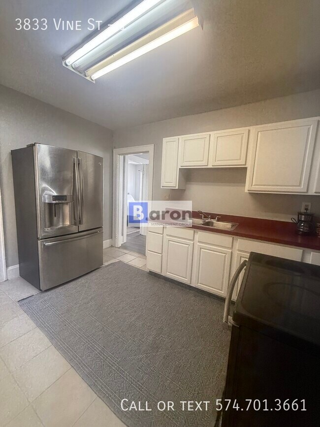 Building Photo - 3833 Vine St