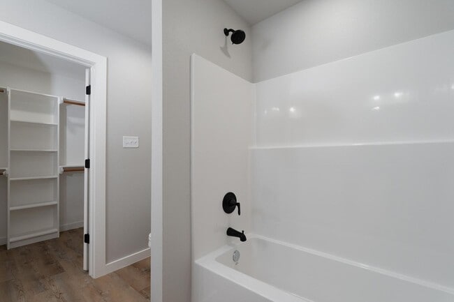 Building Photo - Sublease Your Dream Home | Available Oct–J...