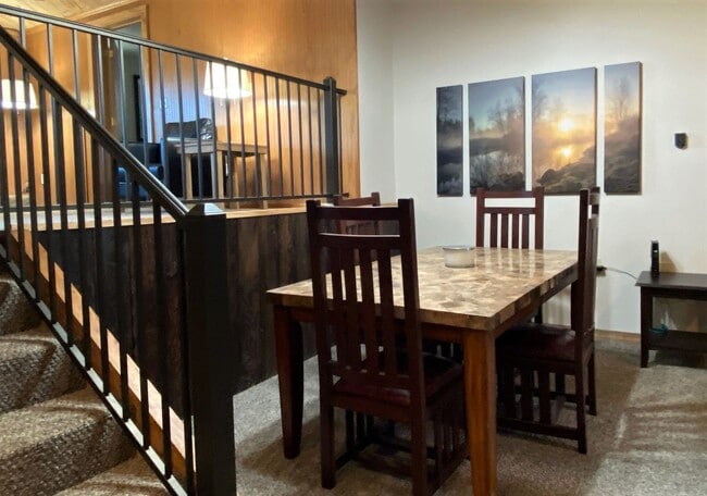 Building Photo - Spacious 1 bed 1 bath Hamilton home with 1 car garage.