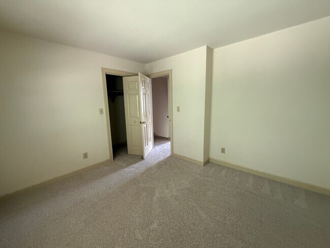 Building Photo - 4761 Bristol Cir