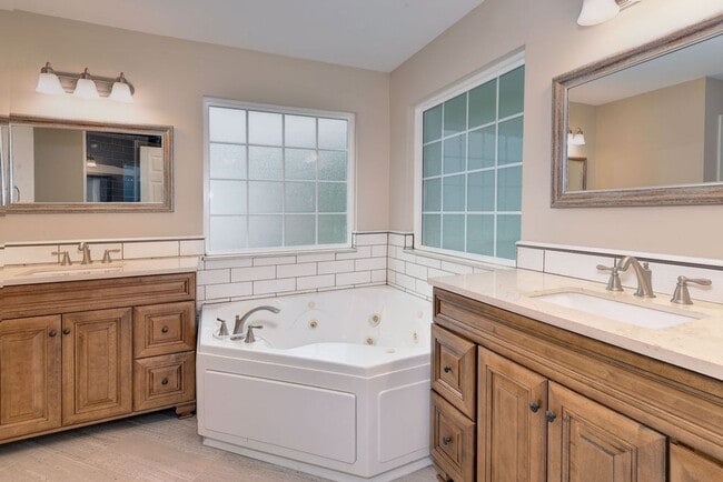 Building Photo - Spacious Home on Wooded Lot!