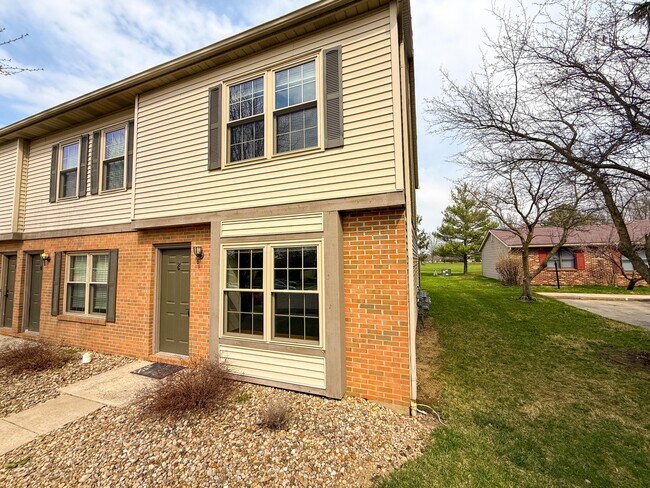 Building Photo - 635 Pebble Pl Dr