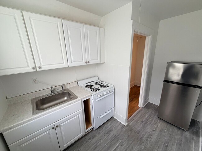 Building Photo - Historic 1 Bed / 1 Bath $1225 HEAT INCLUDED