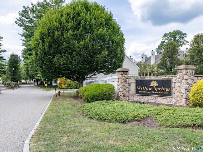 Building Photo - 31 Willow Springs