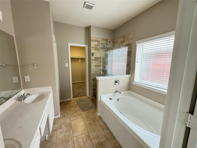 Building Photo - 5015 BridgeValley Ct