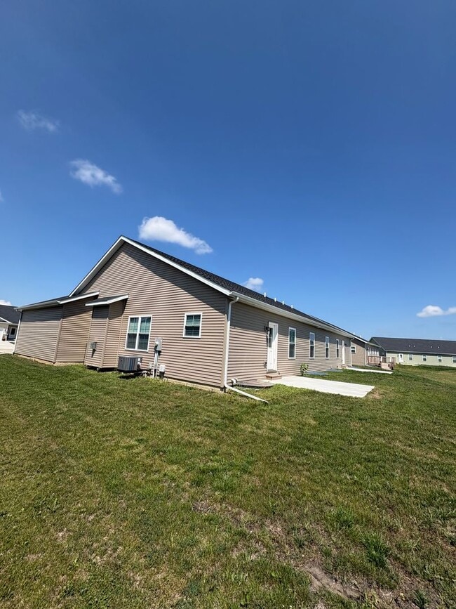 Building Photo - 701 Stephanie Ct