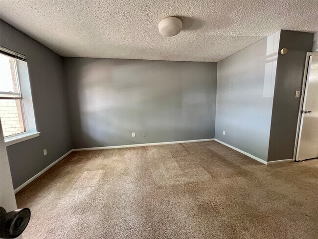 Building Photo - 10203 Forum Park Dr