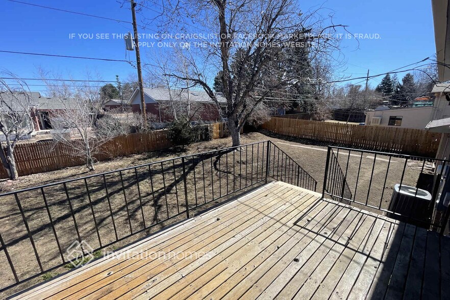 Building Photo - 432 S Victor Way