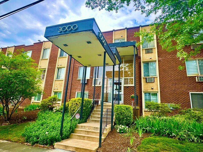 Building Photo - 1 Bed 1 Bath!  Pets Welcome!  Parking!