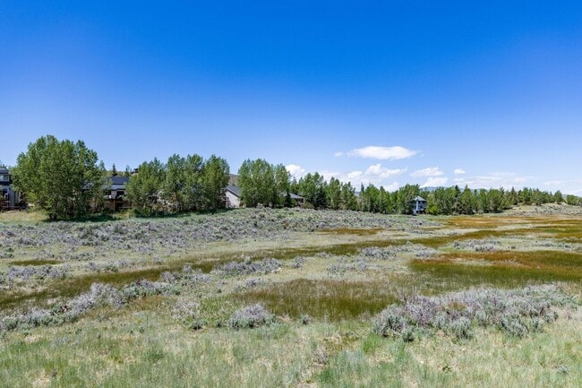 Building Photo - Tranquil Retreat in Trailside