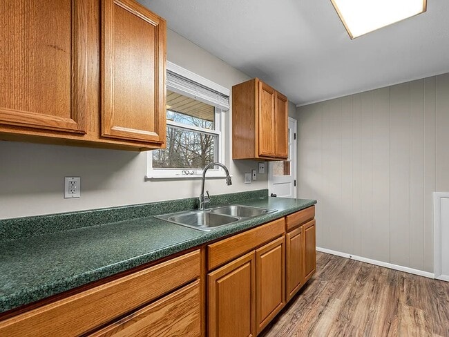 Building Photo - 3945 Sloping Dr