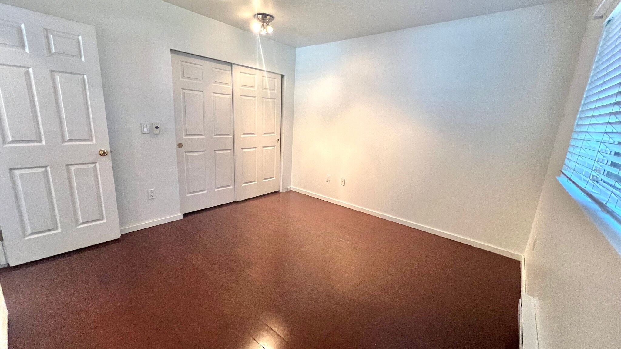 Guest Bedroom - 15340 Macadam Rd S