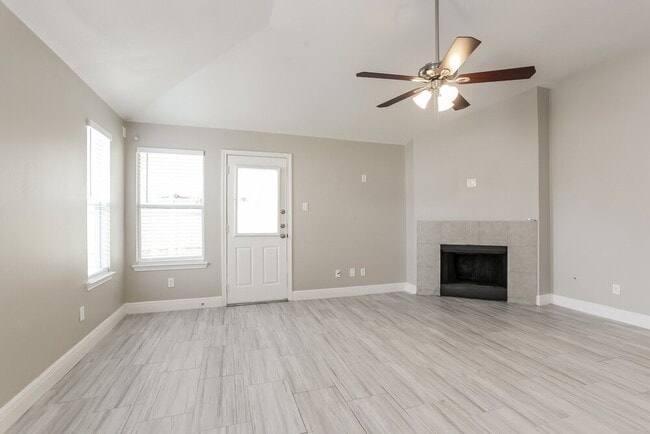 Building Photo - 25235 Clover Ranch Dr