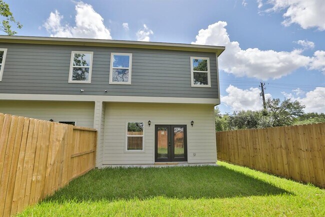 Building Photo - 9240 Culver St
