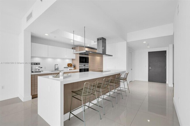 Building Photo - 17111 Biscayne Blvd