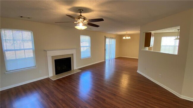Building Photo - 986 Hawthorn Ln