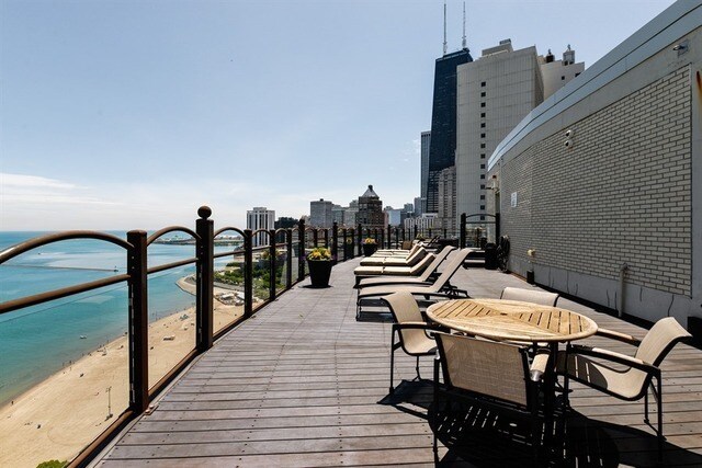Building Photo - 1150 N Lake Shore Dr