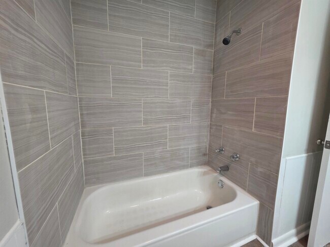 Building Photo - 5716 Woodridge Ln