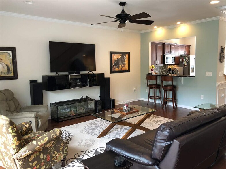 Building Photo - Room in Townhome on Macedonia Lake Dr