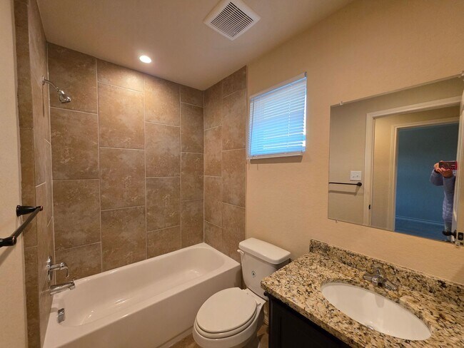 Building Photo - 6838 Lakeview Dr.