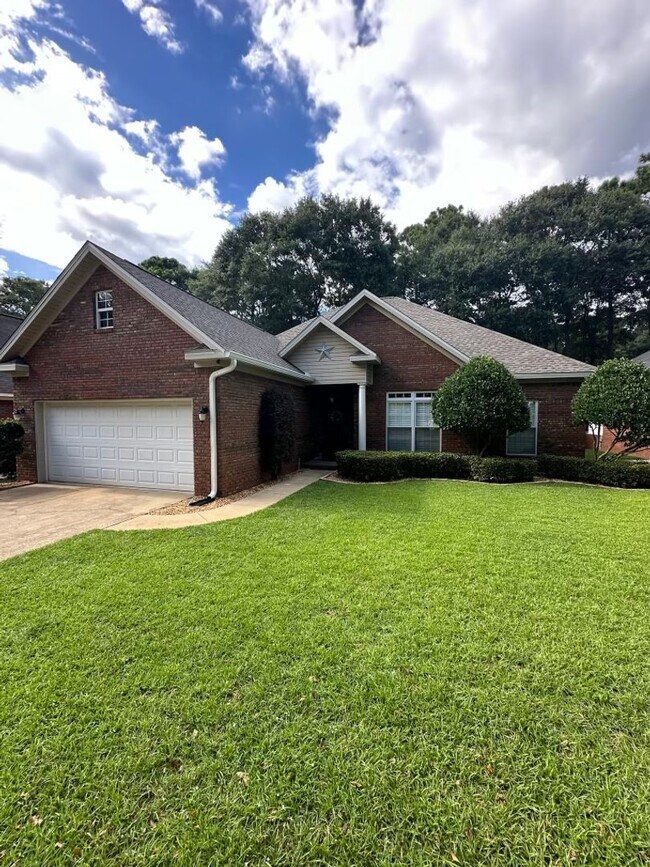 Building Photo - Tartan Pines, Rosemount Court, Enterprise, AL