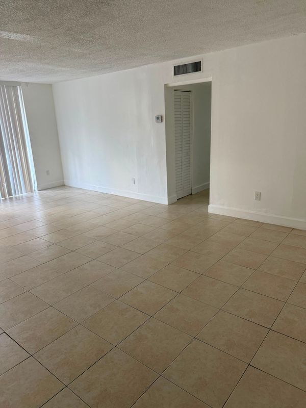 Building Photo - 482 NW 165th St