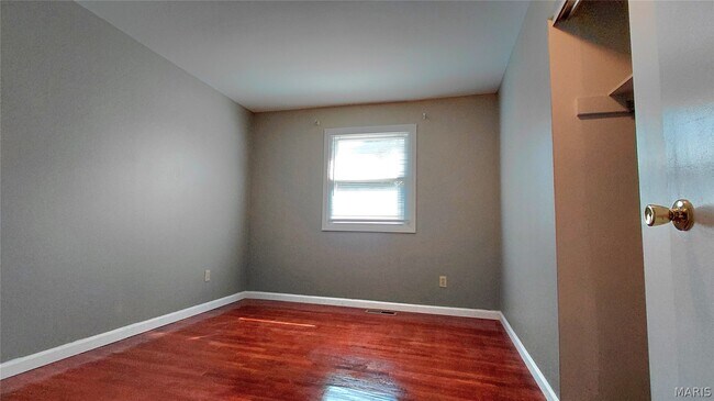 Building Photo - 874 Hollyridge Dr