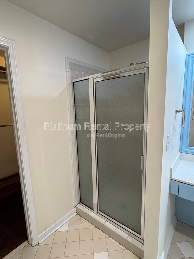 Building Photo - 1886 Benson Ave SE