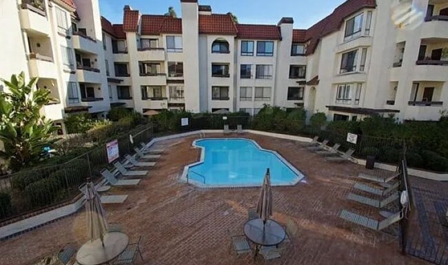 Building Photo - 5865 Friars Rd