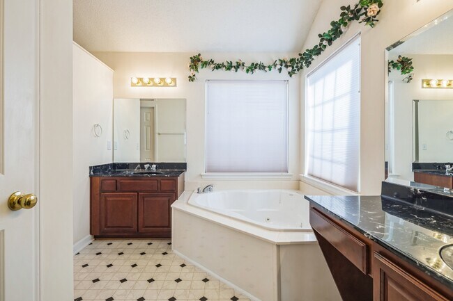 Building Photo - 1104 Walden Pl Dr