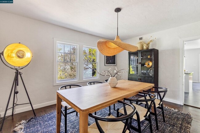 Building Photo - 1048 Leo Way