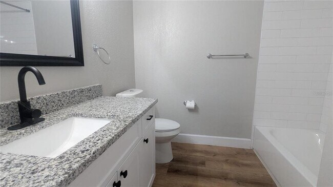 Building Photo - 1948 Lake Atriums Cir