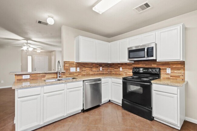 Building Photo - 807 Sycamore Ridge Ln