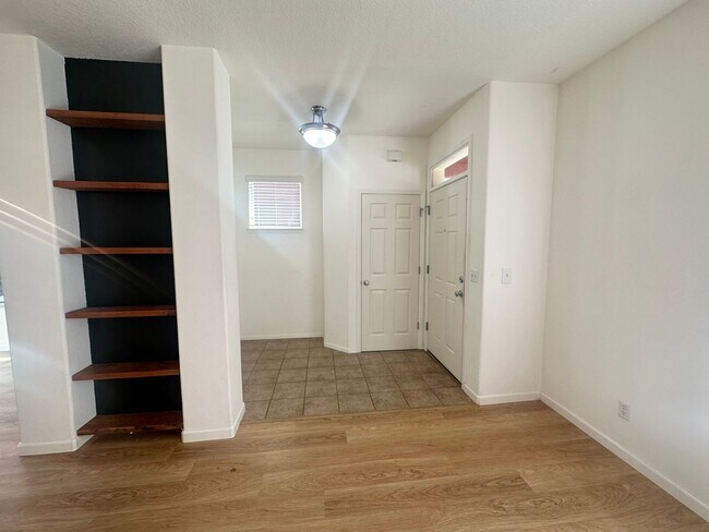 Building Photo - 3 Bedroom Beaverton Home with A/C!