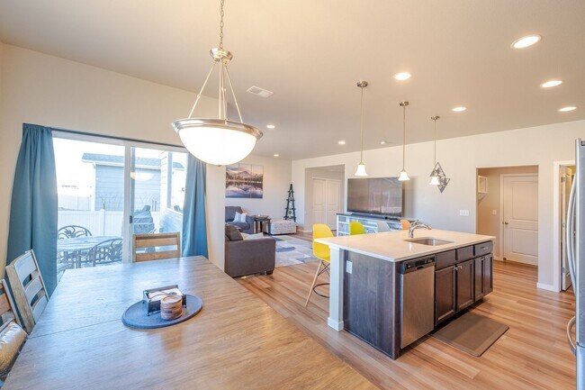 Building Photo - Stunning 3 Bed 2.5 Bath Home in Harvest Village