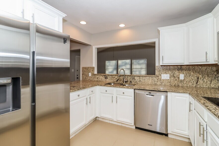 Building Photo - 2715 Hilldale Blvd