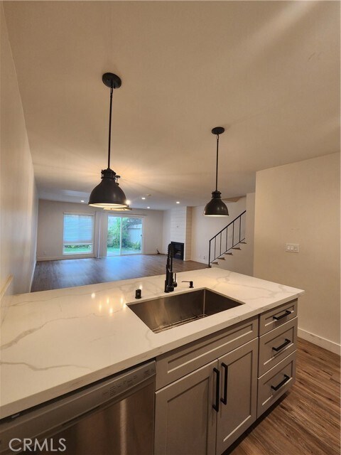 Building Photo - 120 S Francisca Ave