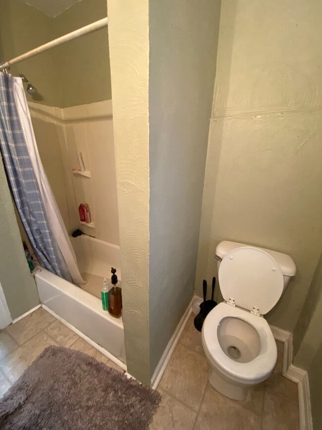 Building Photo - 405 Edgemont St