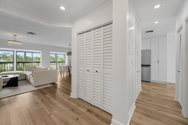 Building Photo - 11223 Pond View Dr
