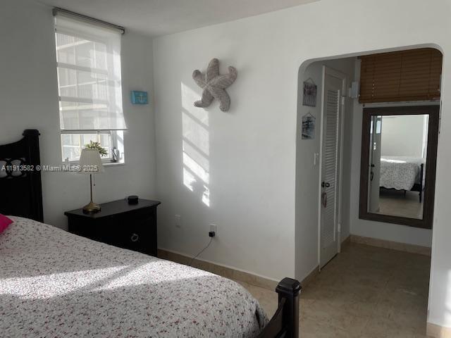 Building Photo - 2920 Point E Dr