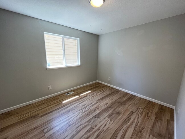 Building Photo - This Adorable 3 Bed / 2.5 Bath Ranch Style Homes Offers A Large Backyard and Beautiful Natural Li...