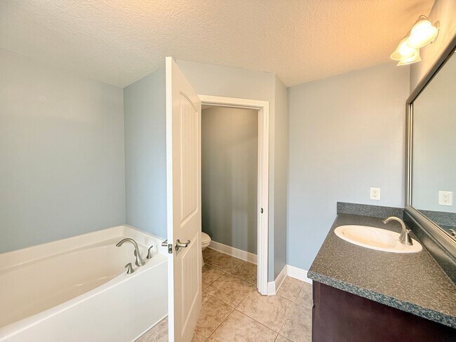 Building Photo - Spacious 4-Bedroom Home - Whisper Creek
