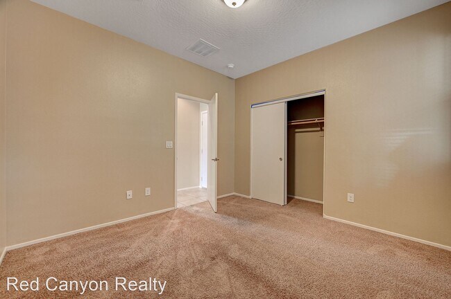 Building Photo - 5 br, 3 bath House - 3321 Nicki Cometa St