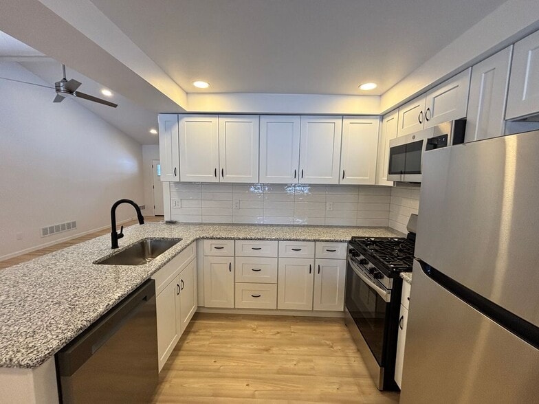 Building Photo - 35140 School St