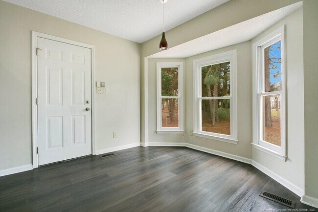 Building Photo - 5319 Thackeray Dr