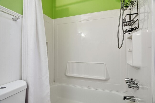 Building Photo - Two-Bedroom Townhouse Near Bus Line – Pet Friendly