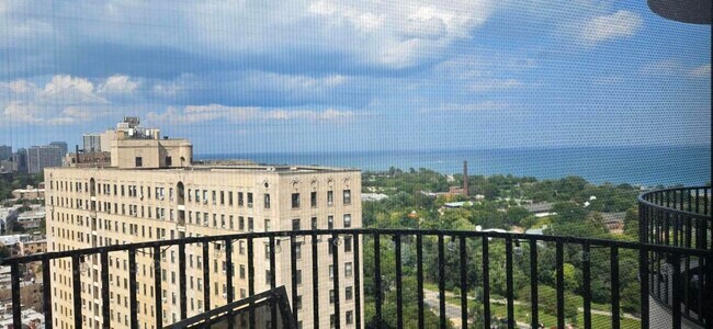 Building Photo - 2020 N Lincoln Park W