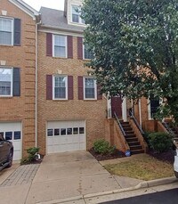Building Photo - Luxurious And Spacious 3 Bed 2 Bath Brick ...