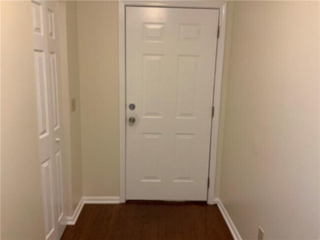 Building Photo - 4167 Oak Ferry Dr NE